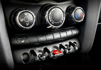 Подержанный автомобиль MINI Hatch 2018 года (26 фото)