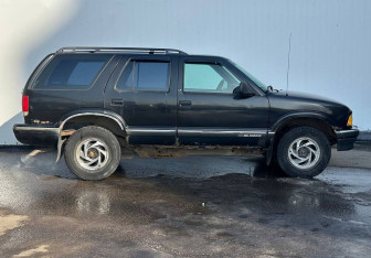 Подержанный автомобиль Chevrolet Blazer 1996 года (4 фото)
