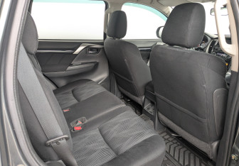 Подержанный автомобиль Mitsubishi Pajero Sport 2018 года (17 фото)