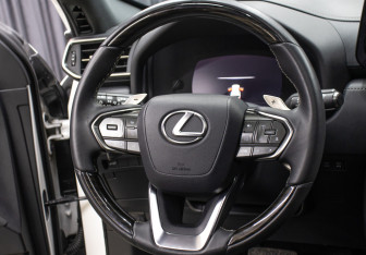 Подержанный автомобиль Lexus LX 2022 года (18 фото)