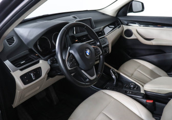 Подержанный автомобиль BMW X1 2018 года (12 фото)