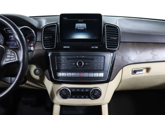 Подержанный автомобиль Mercedes-Benz GLE 2017 года (14 фото)