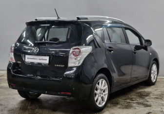 Подержанный автомобиль Toyota Verso 2012 года (5 фото)