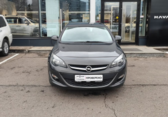 Подержанный автомобиль Opel Astra Sedan 2014 года (2 фото)