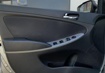 Подержанный автомобиль Hyundai Solaris Sedan 2012 года (11 фото)