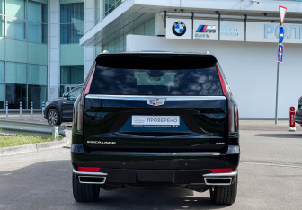 Подержанный автомобиль Cadillac Escalade Suv 2022 года (6 фото)