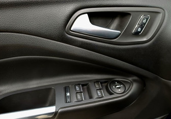 Подержанный автомобиль Ford Kuga 2013 года (17 фото)