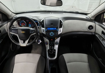 Подержанный автомобиль Chevrolet Cruze Sedan 2014 года (13 фото)