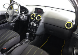 Подержанный автомобиль Opel Corsa 2011 года (10 фото)