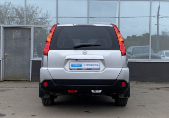 Подержанный автомобиль Nissan X-Trail 2008 года (6 фото)