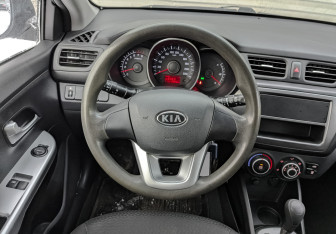 Подержанный автомобиль Kia Rio Hatchback 2012 года (20 фото)