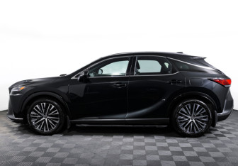 Подержанный автомобиль Lexus RX 2025 года (8 фото)