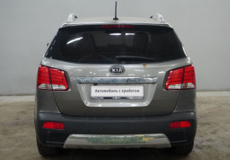 Подержанный автомобиль Kia Sorento 2011 года (7 фото)