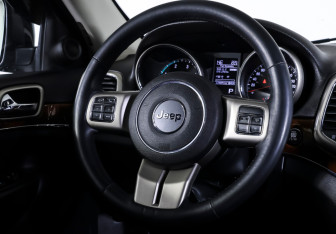 Подержанный автомобиль Jeep Grand Cherokee 2012 года (13 фото)