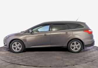 Подержанный автомобиль Ford Focus Wagon 2013 года (8 фото)