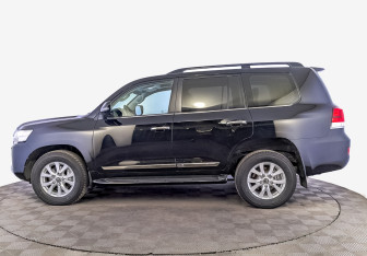 Подержанный автомобиль Toyota Land Cruiser Suv 2016 года (8 фото)