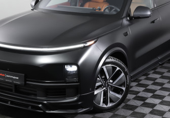 Подержанный автомобиль LiXiang L9 2023 года (21 фото)