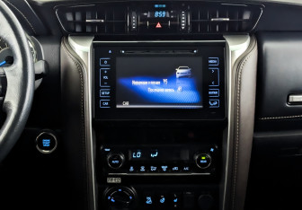 Подержанный автомобиль Toyota Fortuner 2018 года (15 фото)