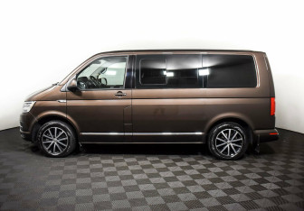 Подержанный автомобиль Volkswagen Multivan 2016 года (3 фото)