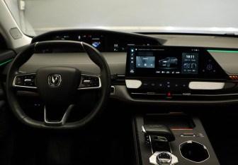 Подержанный автомобиль Changan UNI-K 2023 года (8 фото)