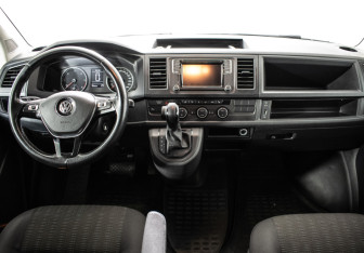 Подержанный автомобиль Volkswagen Caravelle 2016 года (13 фото)
