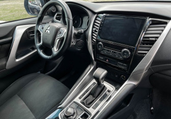 Подержанный автомобиль Mitsubishi Pajero Sport 2019 года (9 фото)