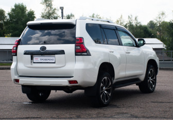 Подержанный автомобиль Toyota Land Cruiser Prado 2021 года (5 фото)