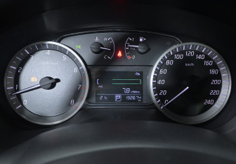 Подержанный автомобиль Nissan Sentra Sedan 2015 года (12 фото)