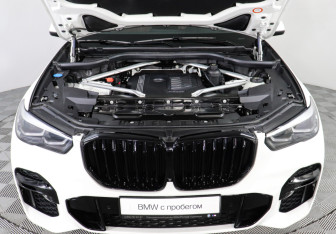 Подержанный автомобиль BMW X5 2022 года (9 фото)