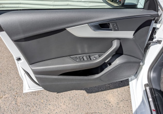 Подержанный автомобиль Audi A4 Sedan 2022 года (19 фото)