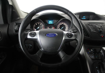 Подержанный автомобиль Ford Kuga 2016 года (7 фото)