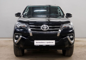 Подержанный автомобиль Toyota Fortuner 2018 года (2 фото)