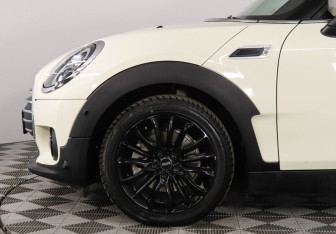 Подержанный автомобиль MINI Clubman Wagon 2021 года (10 фото)