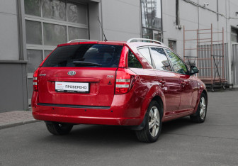 Подержанный автомобиль Kia Ceed Wagon 2008 года (4 фото)