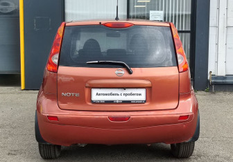 Подержанный автомобиль Nissan Note 2007 года (6 фото)