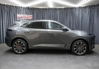 Подержанный автомобиль Changan UNI-K 2022 года (4 фото)