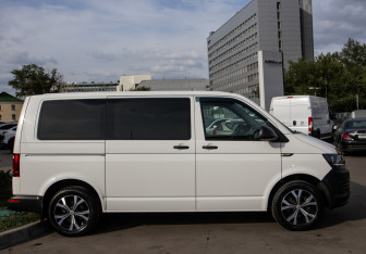 Подержанный автомобиль Volkswagen Caravelle 2018 года (3 фото)