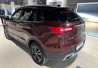 Подержанный автомобиль Lifan X70 2018 года (4 фото)
