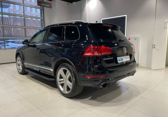 Подержанный автомобиль Volkswagen Touareg 2014 года (6 фото)