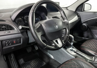 Подержанный автомобиль Renault Fluence 2012 года (12 фото)