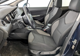 Подержанный автомобиль Peugeot 308 Hatchback 2010 года (20 фото)