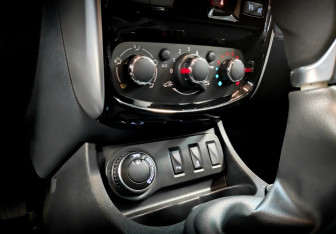 Подержанный автомобиль Nissan Terrano 2021 года (24 фото)