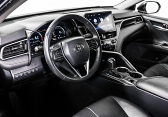 Подержанный автомобиль Toyota Camry Sedan 2022 года (13 фото)