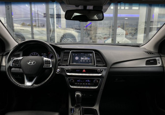 Подержанный автомобиль Hyundai Sonata 2018 года (11 фото)