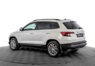 Подержанный автомобиль Skoda Karoq 2020 года (7 фото)