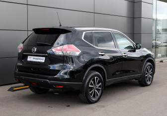 Подержанный автомобиль Nissan X-Trail 2016 года (5 фото)
