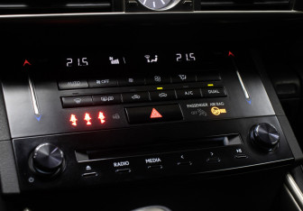 Подержанный автомобиль Lexus IS Sedan 2014 года (18 фото)