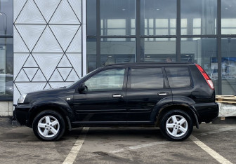 Подержанный автомобиль Nissan X-Trail 2005 года (8 фото)