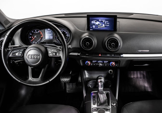 Подержанный автомобиль Audi A3 Sedan 2018 года (11 фото)