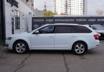 Подержанный автомобиль Skoda Octavia Wagon 2015 года (8 фото)